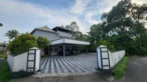 EBs Guest House - Angamali