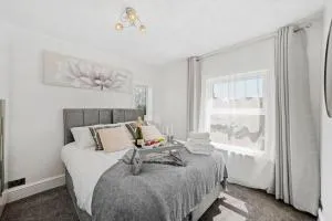 Lovely 2 Bed Home In Bletchley Milton Keynes - Simpson