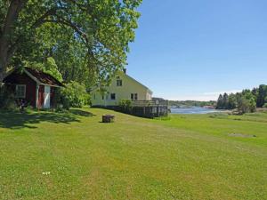 Seaside Cottage with Balcony and Grill