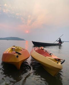 GS Home on the Bay- Super Sea & Garden view Glass studio apartment