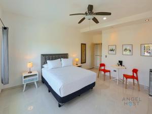 Commercial Zone Studios, Pool, BBQ and Beach 7 Blocks