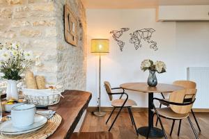 Maisons de vacances Gite romantique avec spa en Bourgogne : photos des chambres