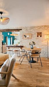 Maisons de vacances Gite romantique avec spa en Bourgogne : photos des chambres