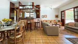 Casa Aconchegante a 100 metros da praia - NDI006