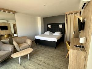 Beau studio 30m2, Piscine et jacuzzi au Jardin dEden, dédié aux couples, Village Naturiste