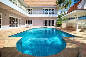 Pool Villa 5bedroom Cosy Beach Pattaya Big area close to the beach