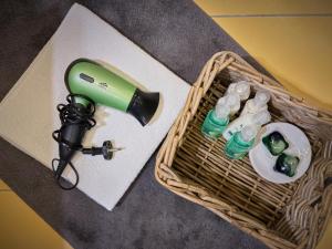 High-Sky O2 arena Apartment with garage parking and AC