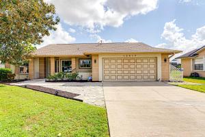 Beautiful home, centrally located to Parks with Pool