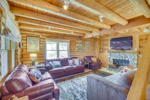 Crestline Area Vacation Rental Cabin with Decks!