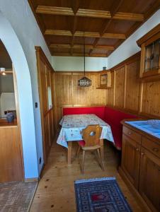 Cosy Room in Tyrolean Flat