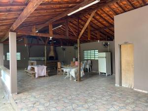 Chácara linda e espaçosa