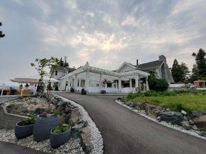 Sooke Harbour House