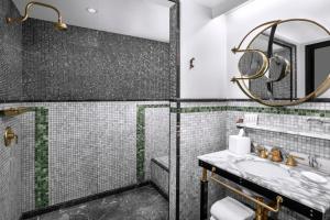 Classic King Room room in Le Meridien New York Central Park