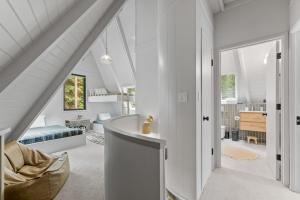 New! River Cabin A-Frame-Remodeled A-Frame on the river, walk to town, lake & dining