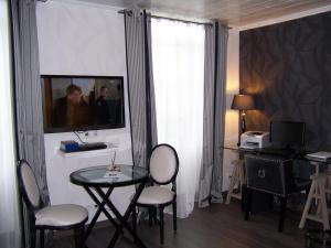 Hotels Domaine de Roullet : Suite Lit King-Size