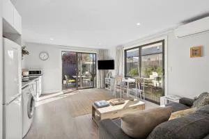 Modern, Sunny, Central - Riwaka