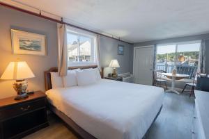 Wharf House King Inner Harbor View- Pet Friendly room in Fisherman's Wharf Inn