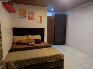 CheapEntireHouse Mel Place in Mandaue with Netflix for 5pax or more