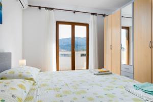 Apartments with parking space Baska, Krk - 23536