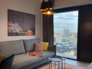 URBAN APARTMENTS GLOBAL SKYLINE, 25th Floor No 19, Free Garage, Self Check-in, No Deposit