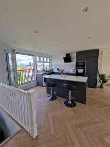 Loft apartment with skyline views of Canary Wharf