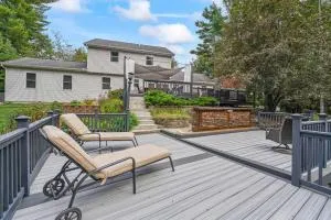 Serene Poolside Family Retreat by Saratoga Stays - Schuylerville