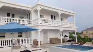 New condo with sea view 3