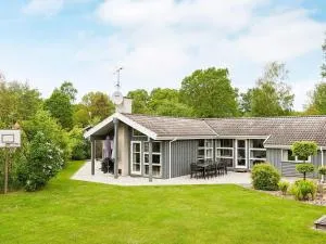Four-Bedroom Holiday home in Glesborg 2 - Ørsted