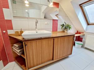 Anabel Old Town Apartment with 1 free parking offsite