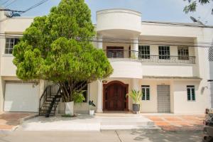 confortable apartaestudio norte, frente CC Alamedas