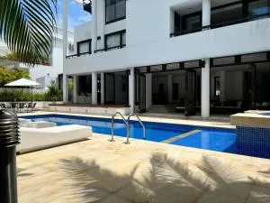 Casa con piscina en condominio Campestre el Peñon - Florián