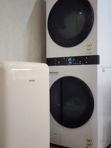 J House - Free Airport Pick-up for Stays of 4 Nights or More