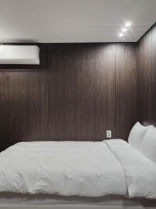 J House - Free Airport Pick-up for Stays of 4 Nights or More