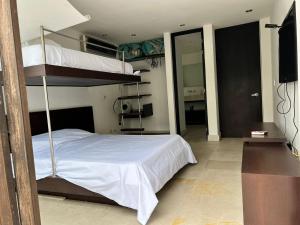 Casa con piscina en condominio Campestre el Peñon