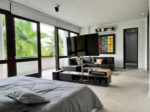 Casa con piscina en condominio Campestre el Peñon