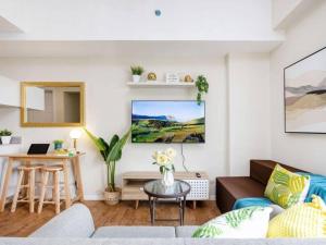 309B Condotel Near Airport &Mall,Pool,Gym,Netflix