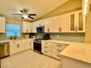 Luxury Beach Escape - Laurel