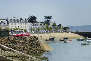 Maisons de vacances Holiday Home Locquirec with Stunning Sea View : photos des chambres