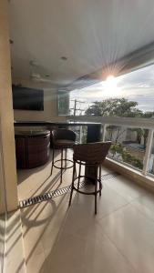 Apartamento 311, amplo com sacada e churrasqueira em Guaruja