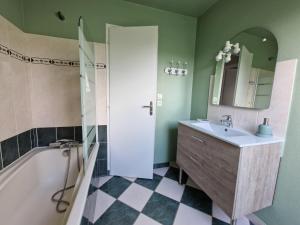 Maisons de vacances Holiday Home in Paimpol near Beach : photos des chambres