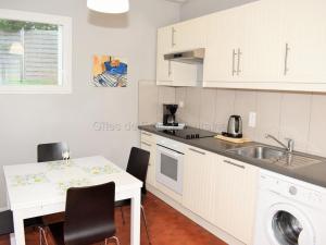 Maisons de vacances Charmante maison proche Chateaux de la Loire, jardin prive, parfait pour couples et familles - FR-1-381-371 : photos des chambres
