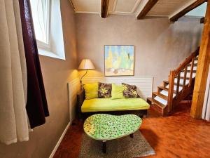 Maisons de vacances Charmante maison proche Chateaux de la Loire, jardin prive, parfait pour couples et familles - FR-1-381-371 : photos des chambres
