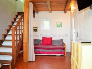 Maisons de vacances Charmante maison proche Chateaux de la Loire, jardin prive, parfait pour couples et familles - FR-1-381-371 : photos des chambres