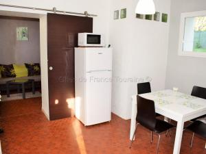 Maisons de vacances Charmante maison proche Chateaux de la Loire, jardin prive, parfait pour couples et familles - FR-1-381-371 : photos des chambres