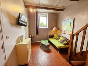 Maisons de vacances Charmante maison proche Chateaux de la Loire, jardin prive, parfait pour couples et familles - FR-1-381-371 : photos des chambres