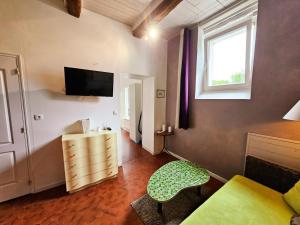 Maisons de vacances Charmante maison proche Chateaux de la Loire, jardin prive, parfait pour couples et familles - FR-1-381-371 : photos des chambres