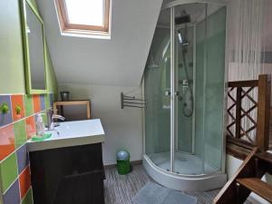 Maisons de vacances Charmante maison proche Chateaux de la Loire, jardin prive, parfait pour couples et familles - FR-1-381-371 : photos des chambres