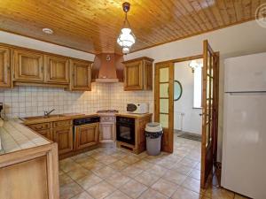 Gîte de charme pour 11 pers. avec animaux admis et poêle à bois, Livradois-Forez - FR-1-496-148