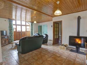 Gîte de charme pour 11 pers. avec animaux admis et poêle à bois, Livradois-Forez - FR-1-496-148