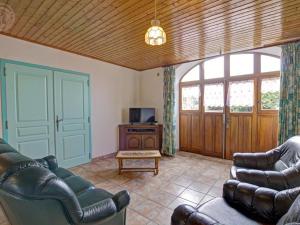 Gîte spacieux avec jardin et cheminée à Gumières - FR-1-496-148